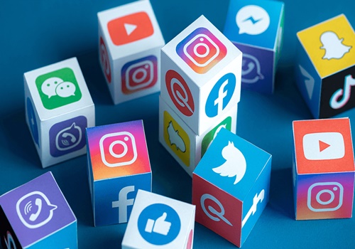 إدارة حسابات وسائل التواصل الاجتماعي